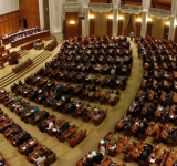 Ludovic Orban, ales președinte al Camerei Deputaților după o ședință maraton plină de scandal. Senatul este condus pentru prima oară de o femeie