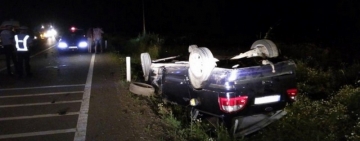 Un șofer băut și cu permisul reținut s-a răsturnat cu mașina pe un câmp  între Valea Călugărească și Dumbrava