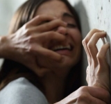 O copilă de 11 ani, violată de trei tineri. Agresorii au fost arestați