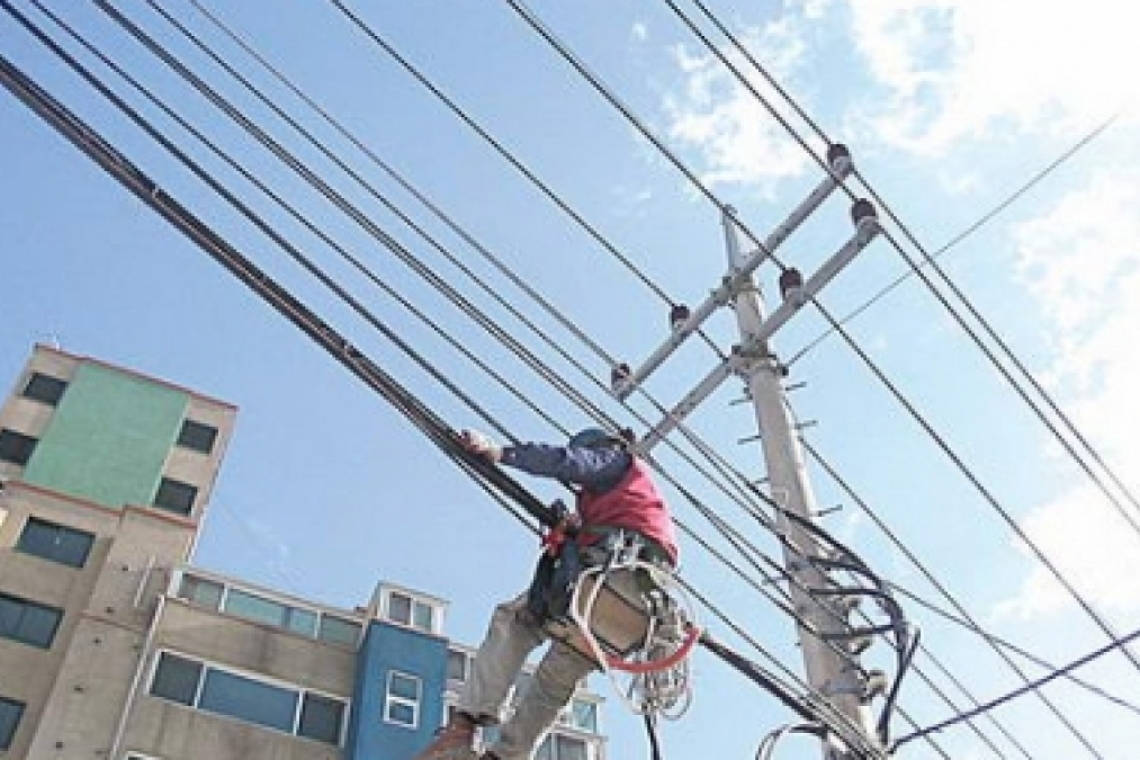 Percheziții în Prahova și alte județe! Sunt vizați doi funcționari Electrica într-un dosar de mită și furt de energie electrică