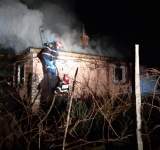 VIDEO| O casă dintr-o comună Prahova, distrusă de flăcări