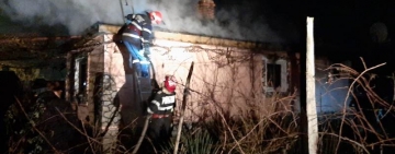 VIDEO| O casă dintr-o comună Prahova, distrusă de flăcări