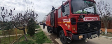 Incendiu pe strada Izvoarele din Ploiești. O femeie a fost găsită moartă într-o baracă