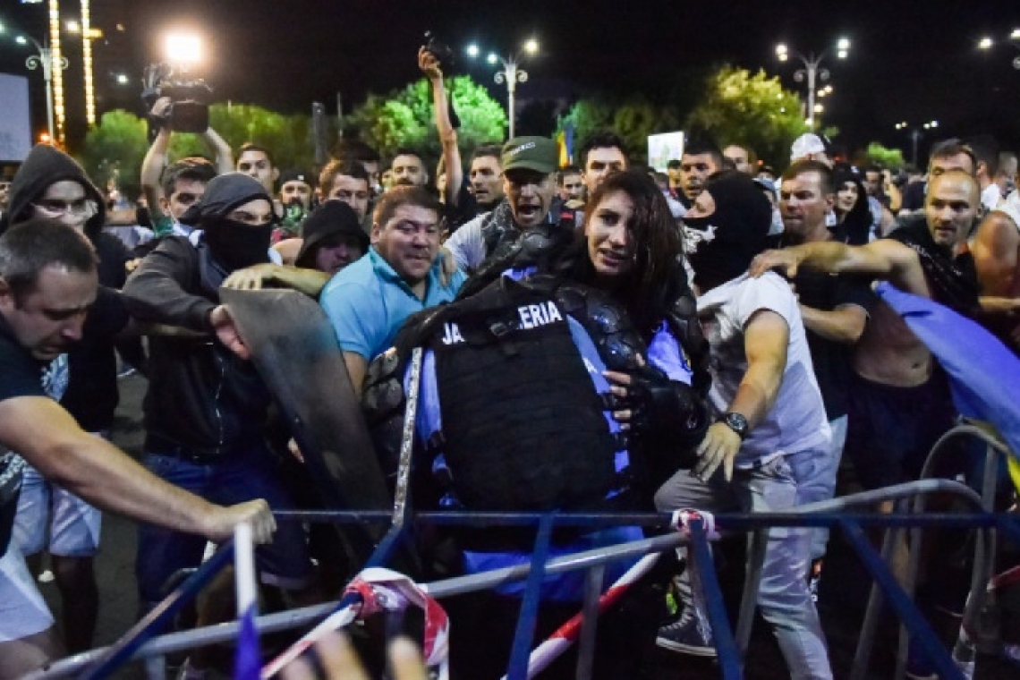 Închisoare cu executare pentru agresorii jandarmeriței din dosarul ”10 august”