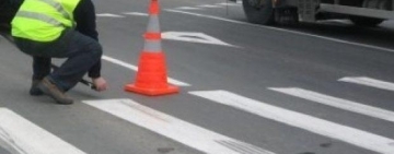 Accident pe o trecere de pietoni din Ploiești. O femeia a fost rănită și transportată la spital