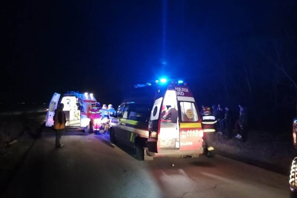 FOTO Accident grav în Urlați. Cinci persoane, printre care doi minori, transportate la spital