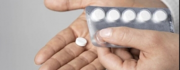 Un bărbat a murit din cauza unei supradoze de paracetamol. Se trata singur împotriva COVID-19