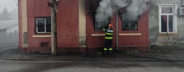 VIDEO Incendiu în Ploiești! O casă aflată pe strada Nicolae Titulescu, cuprinsă de flăcări 