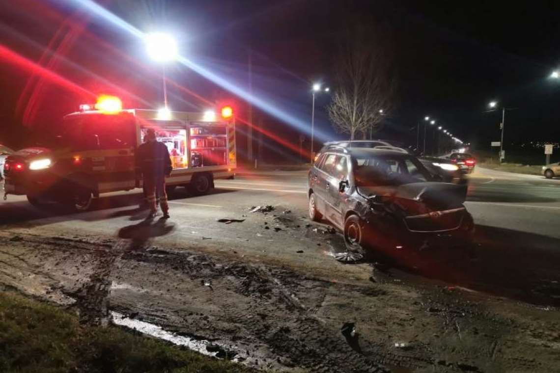 UPDATE Imagini cu accidentul de la Păulești. Două persoane, transportate la spital