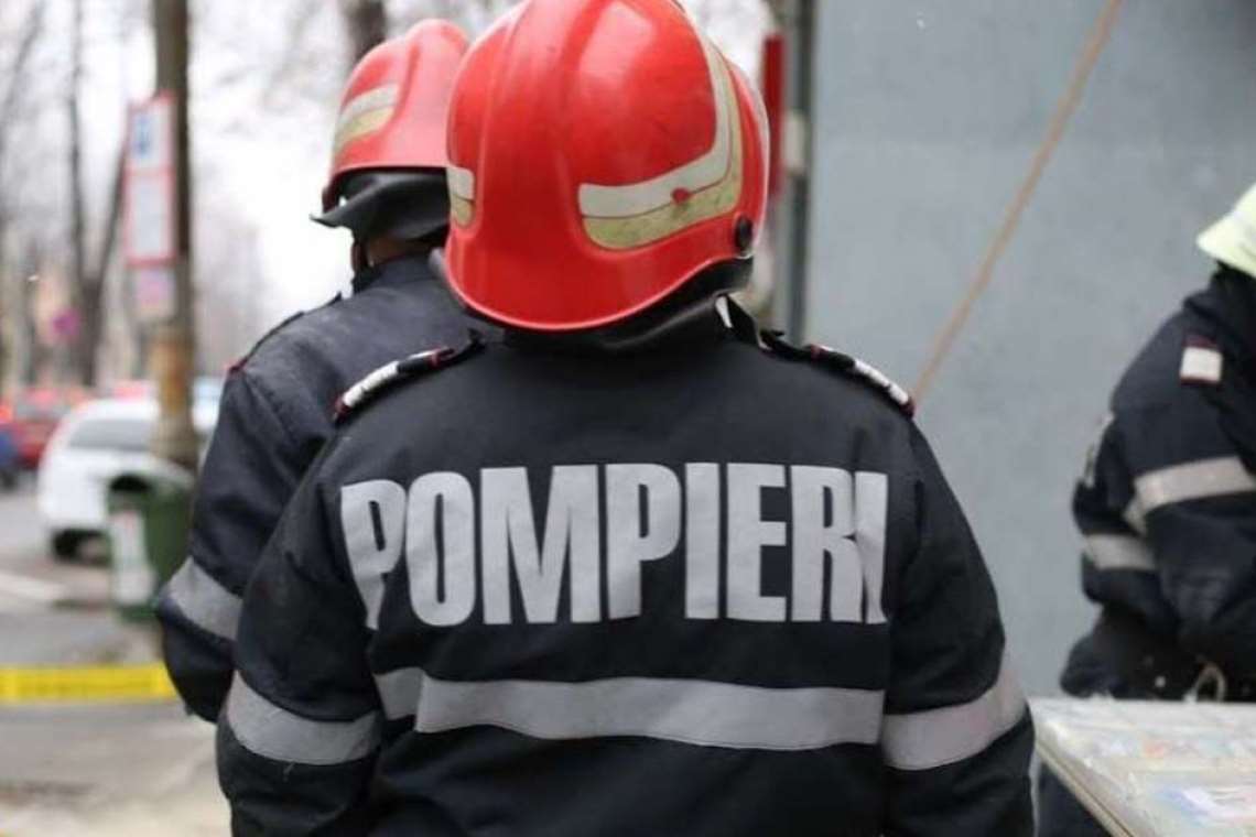 Incendiu la un bloc din Câmpina, stins de un pompier aflat în timpul liber 