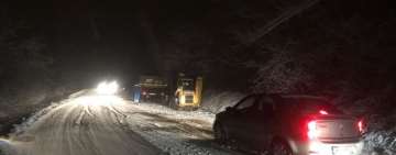 Trafic blocat pe DN 1A, la Cheia. Un TIR încărcat cu bere a derapat 