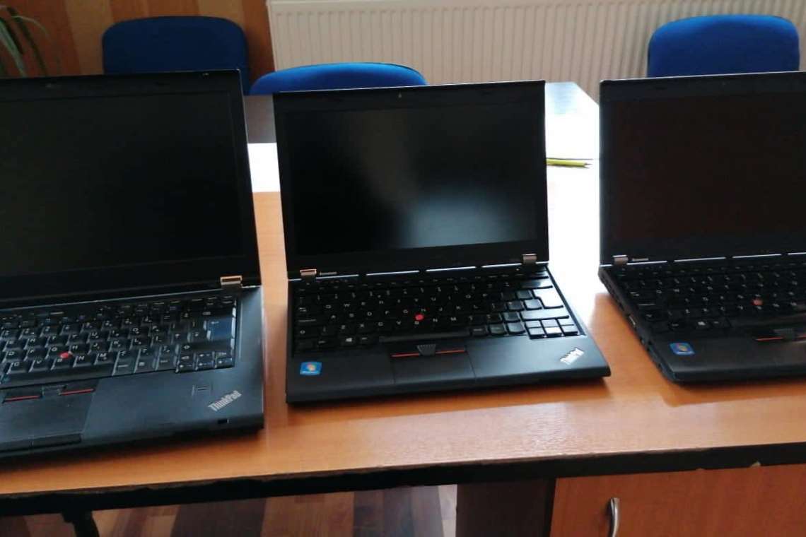 Surpriză pentru elevii Școlii Gimnaziale din Colceag. O societate a donat 16 laptop-uri