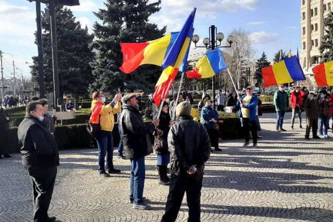 FOTO| Protest anti-restricții COVID la Ploiești. Oamenii scandează ”Libertate!”