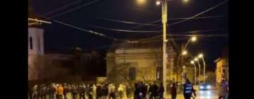 Au continuat protestele anti-restricții la Ploiești. Jandarmeria Prahova: Acțiunea s-a desfășurat pașnic. Au fost aplicate două sancțiuni