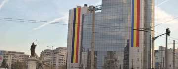 Un bărbatul s-a tăiat cu cuțitul în fața Primăriei Ploiești. Acesta a ajuns la psihiatrie