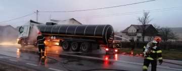 O cisternă încărcată cu biodiesel a luat foc pe DN 1A, în Prahova