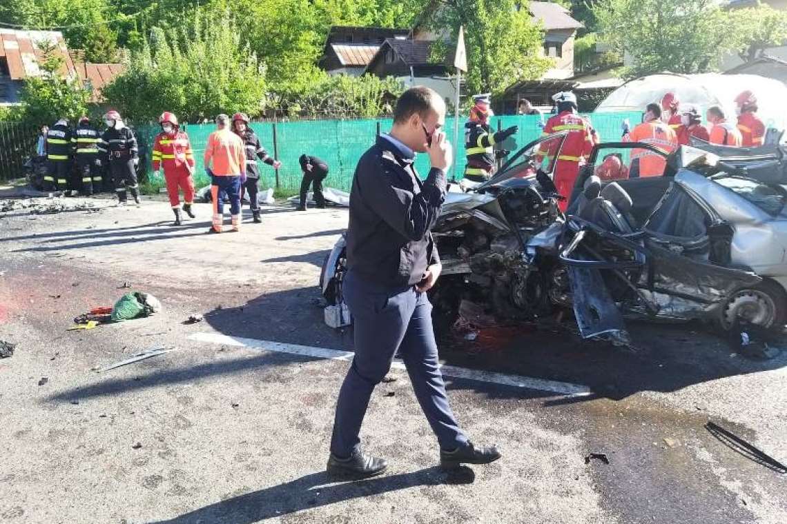 FOTO | Accident groaznic pe DN 1, la Nistorești. Cinci persoane au murit, iar alte două sunt rănite