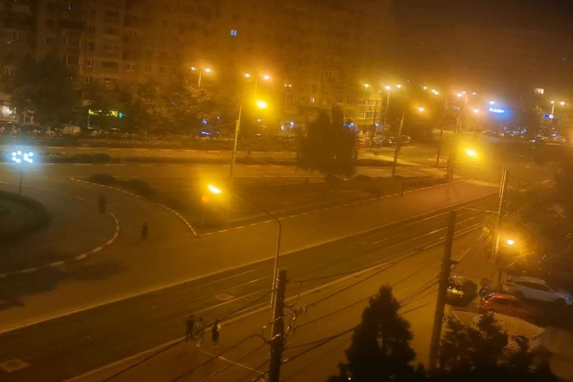VIDEO| Scandal între mai mulți tineri, în zona Parcului Mihai Viteazul. Unul dintre agresori, înarmat cu o șipcă de gard