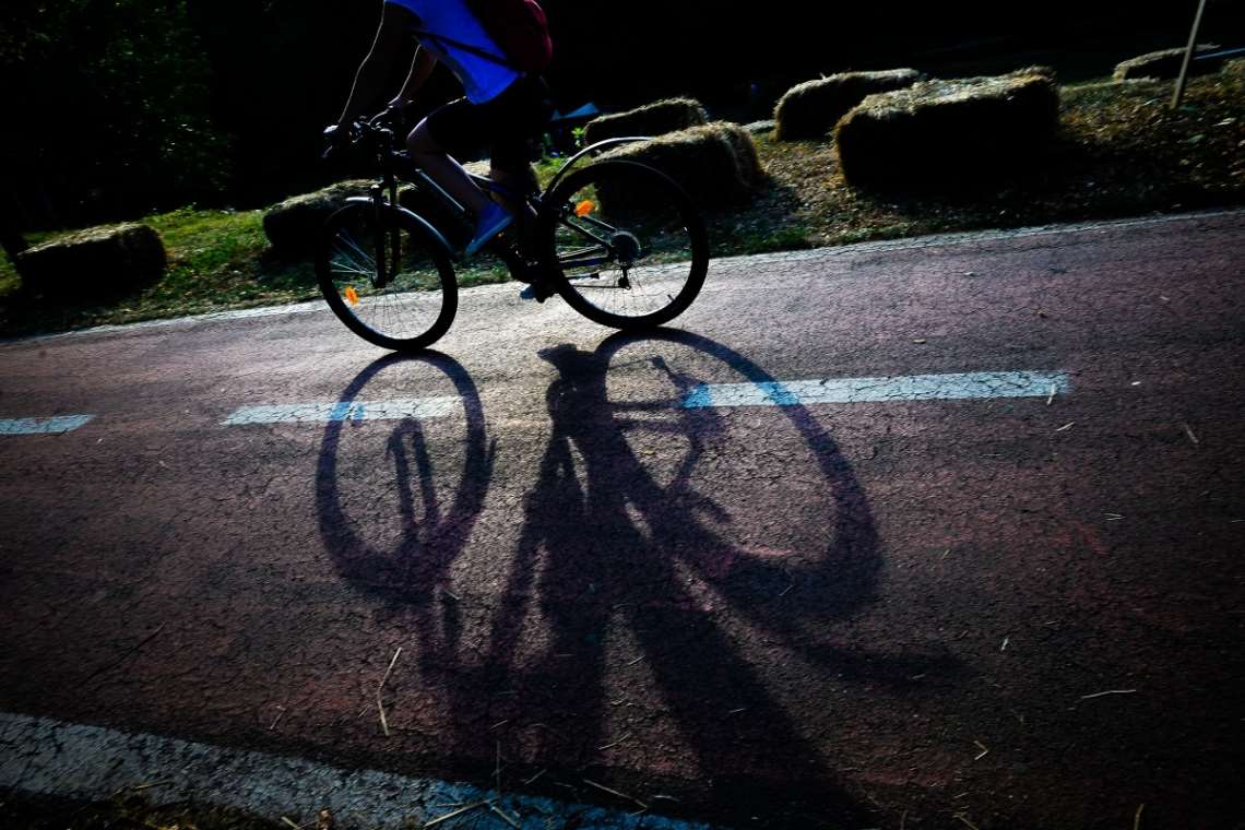 Și bicicliștii mai beau câteodată...Un prahovean beat, transportat la UPU Ploiești după ce a căzut cu bicicleta! 