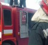 O autoutilitară încărcată cu saltele a luat foc, la Câmpina
