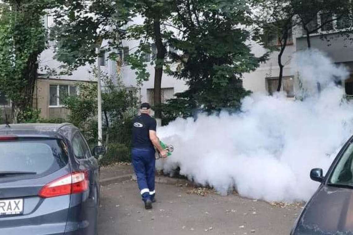 Soluția primarului Volosevici de a scăpa de țânțari: Dezinsecție și în curțile Ploieștenilor