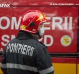 Două soferițe, implicate într-un accident rutier produs în Ploiești. O conductă de gaze a fost avariată