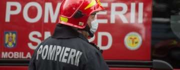 Două soferițe, implicate într-un accident rutier produs în Ploiești. O conductă de gaze a fost avariată