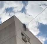 FOTO| O persoană s-a aruncat de pe un bloc din Ploiești. Medicii încearcă să-i salveze viața