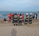 Descoperire macabră pe o plaja din Constanța. A fost găsit un cadavru în putrefacţie  