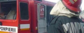 Incendiu de proporții în Băicoi! Trei case au fost făcute scrum