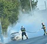 VIDEO| O mașină a luat foc și a ars ca o torță pe DN1, la Tătărani