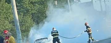 VIDEO| O mașină a luat foc și a ars ca o torță pe DN1, la Tătărani