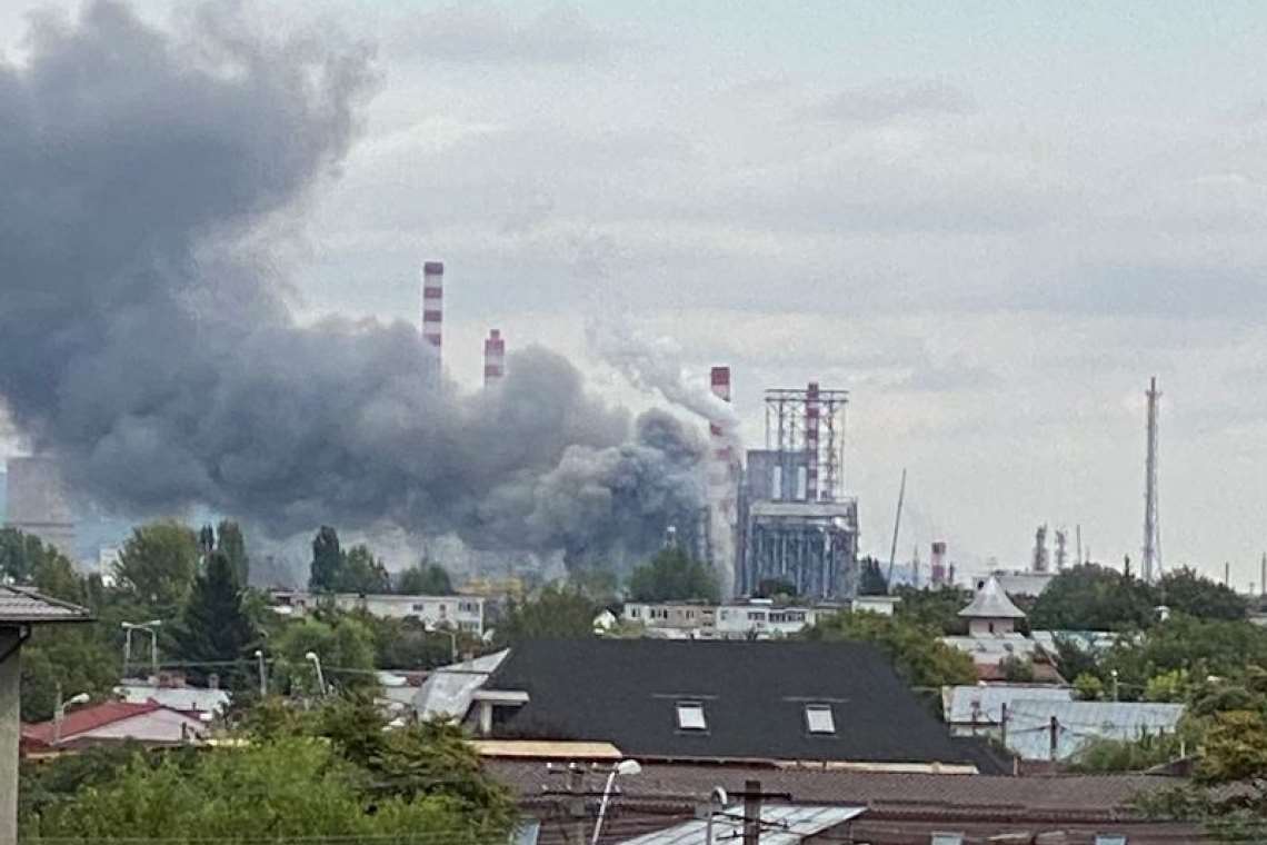 Incendiu la instalația de cocsare de la Lukoil! Populația avertizată prin mesaj RO-Alert