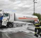 FOTO| Cisternă încărcată cu 16 tone GPL, implicată într-un accident la Crângul lui Bot