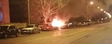 Mașină incendiată în Ploiești. Proprietarul este din Buzău