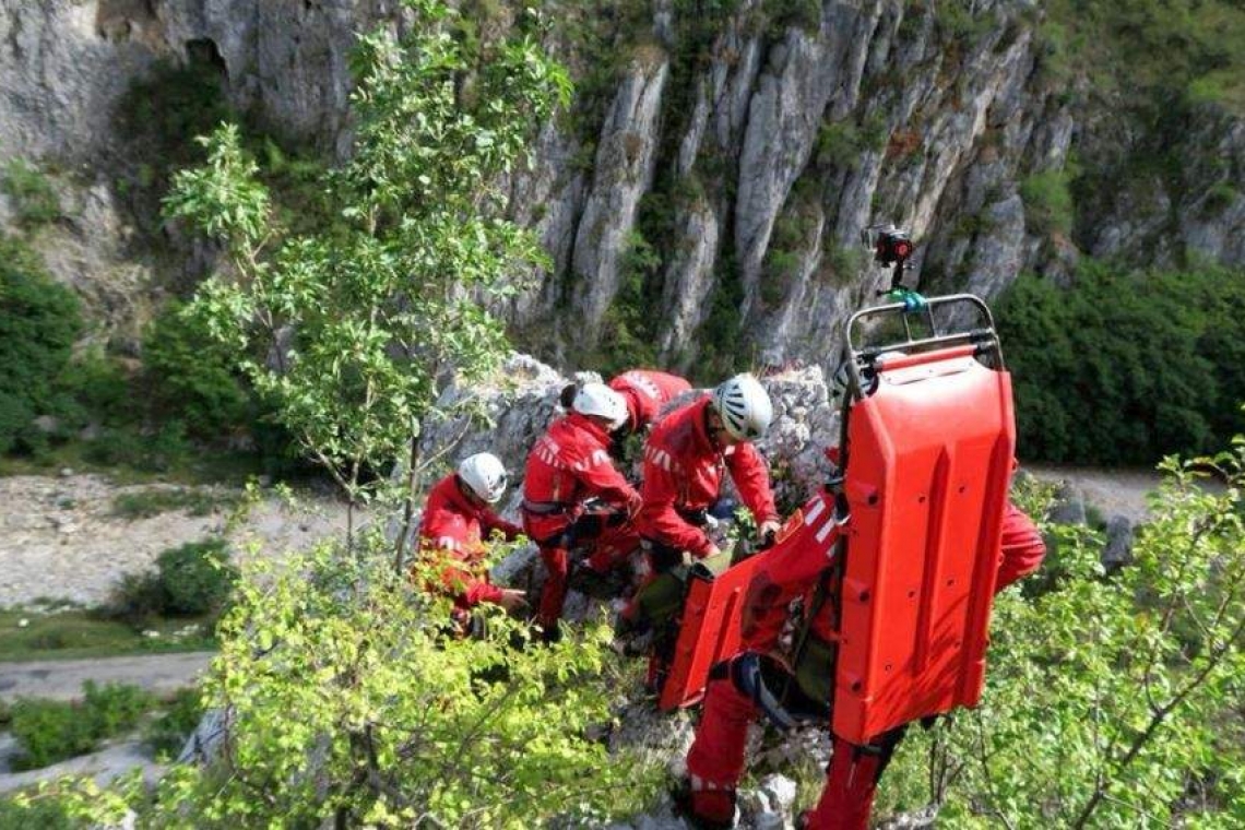 Echipamentele necorespunzătoare pentru desfășurarea activităților pe munte fac victime! O turistă s-a rănit, iar alta și-a pierdut viața