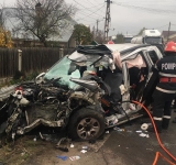 FOTO Accident mortal la Ciorani. Au fost implicate un TIR și un autoturism