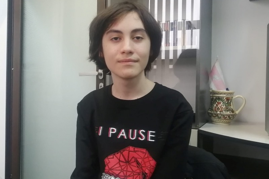 Povestea unui geniu! Ştefan Savu, din Ploieşti, medialiat cu aur la Balcaniada de Informatică pentru Juniori, dar şi la alte zeci de concursuri de prestigiu  