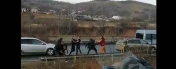 Bătaie în trafic pe DN 1, la Comarnic - VIDEO