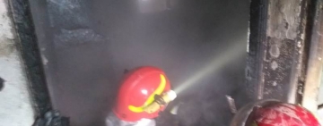 Incendiu violent la Bălțești. Două case, cuprinse de flăcări