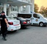 Minor înarmat cu pistol şi cuţit, depistat de polițiștii locali ploieșteni