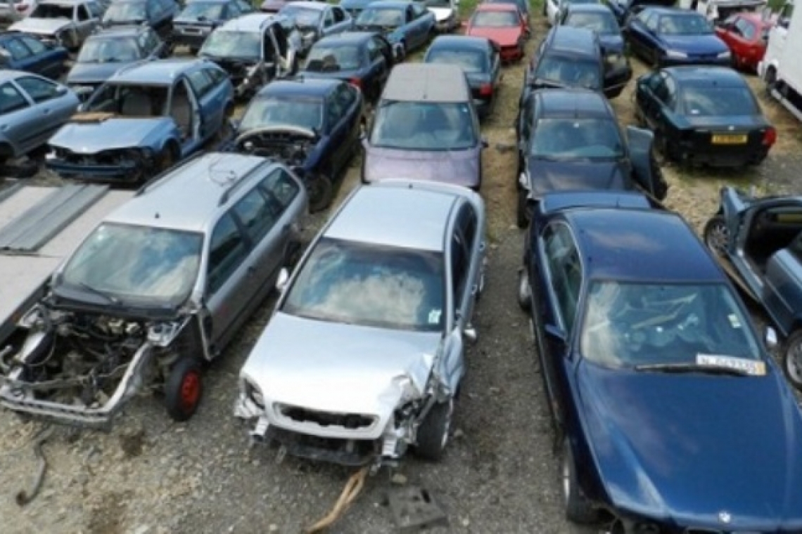 Percheziții în Prahova la persoane bănuite de furt din parcuri de dezmembrări auto