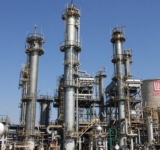 FOTO| Poza lui Putin, proiectată pe rafinăria Lukoil Ploiești