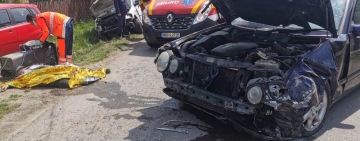 FOTO Accident cumplit în Prahova. O persoană a murit, iar alte două au fost rănite grav