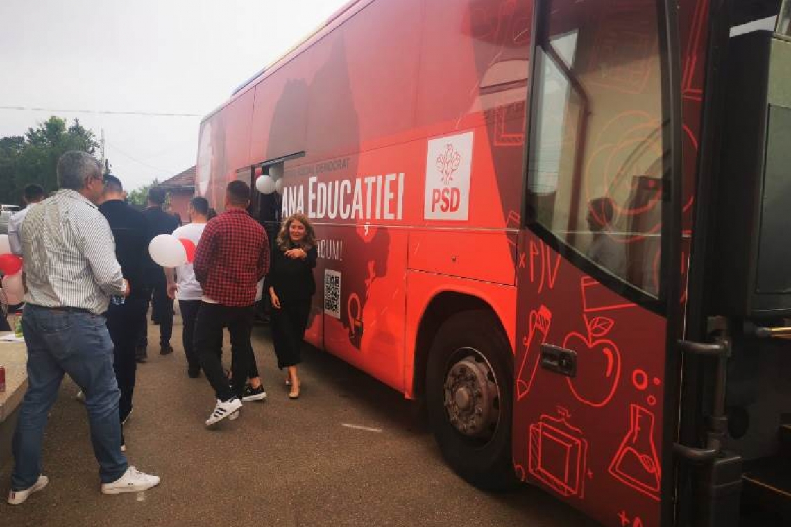 Proiect TSD. Caravana Educației a ajuns în Boldești-Scăieni pentru a oferi meditații gratuite elevilor de clasa VIII