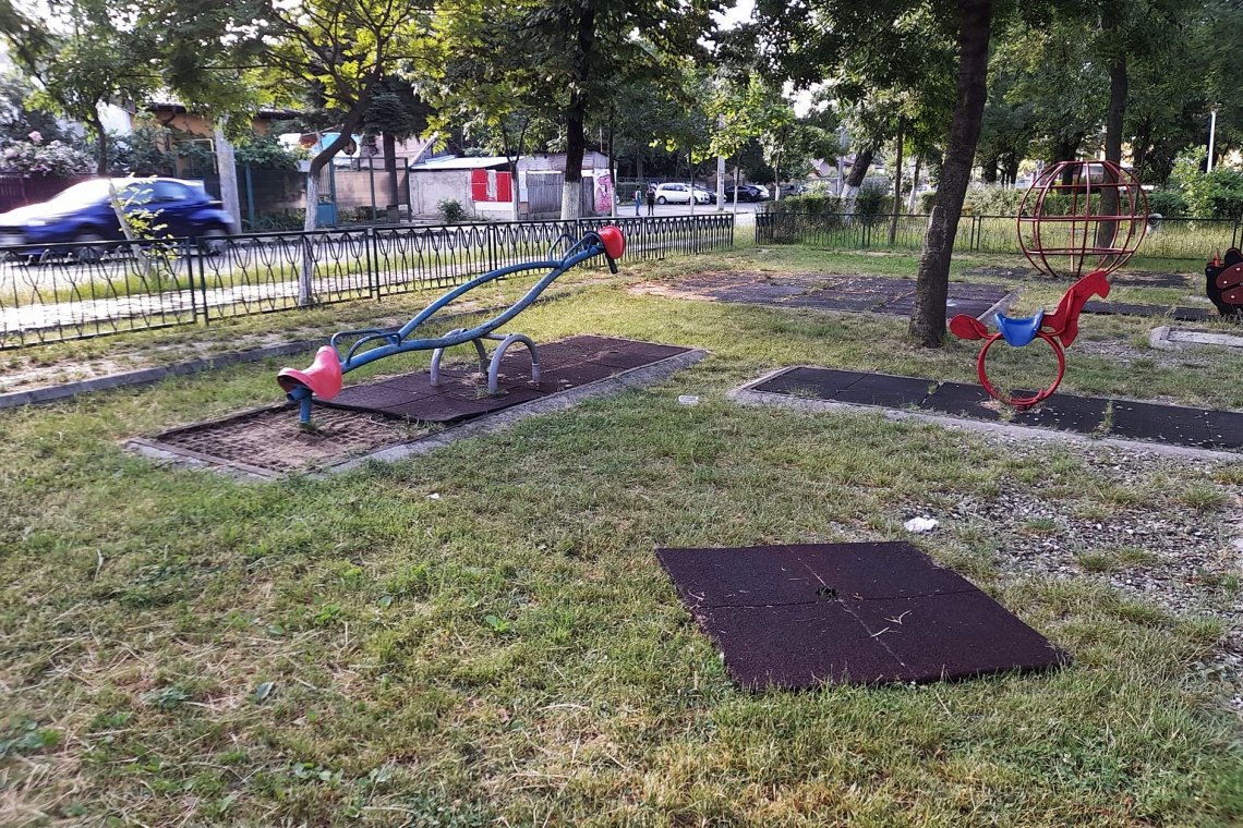 FOTO  Un loc de joacă din Ploiești a fost vandalizat