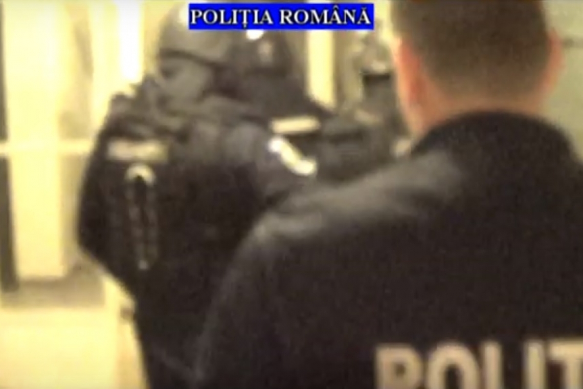 Percheziții în Ploiești la o persoană bănuită de furt din locuințe