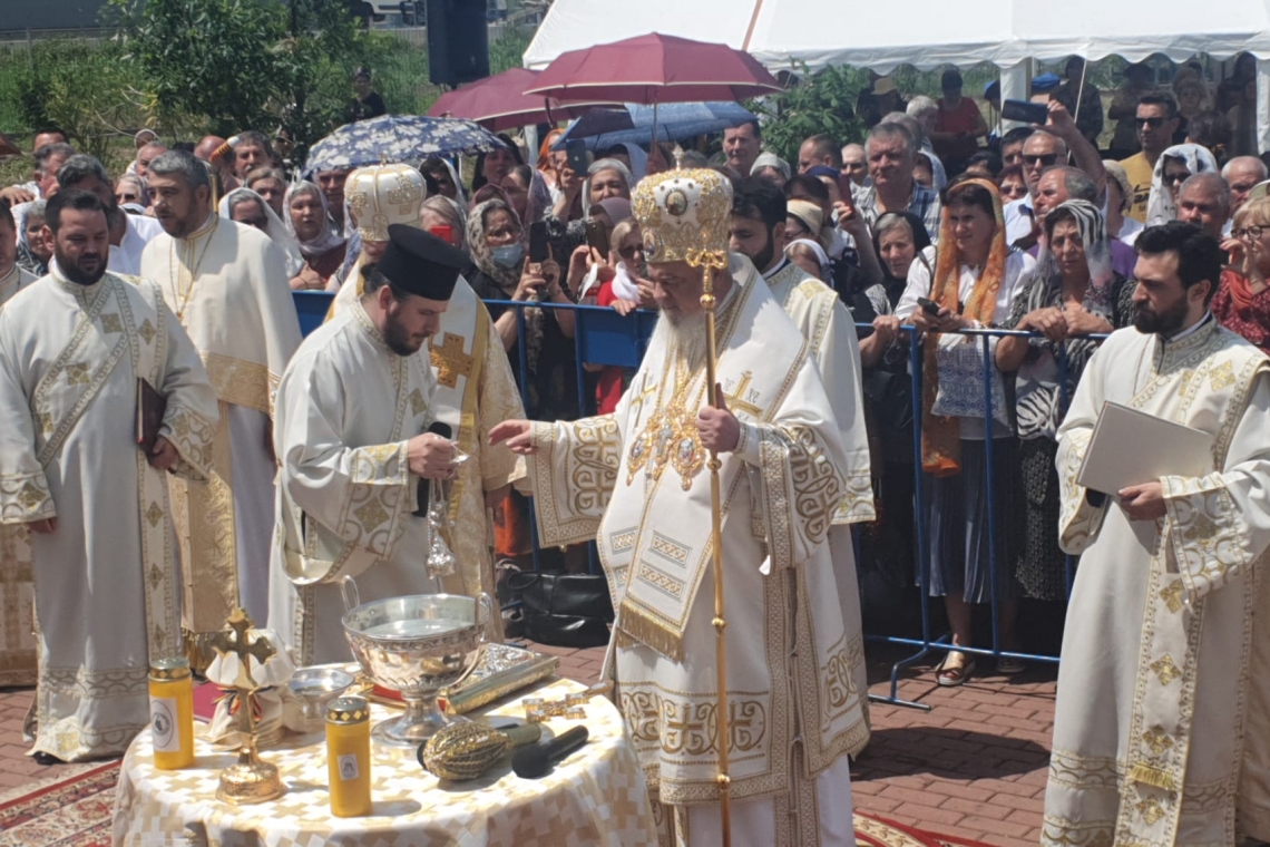 Patriarhul Daniel, prezent la Bucov. Are loc sfințirea bisericii Sfânta Treime