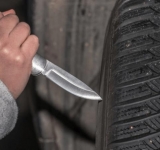 A fost identificat bărbatul care a tăiat anvelopele mașinilor aflate în parcări din zona de vest a Ploieștiului