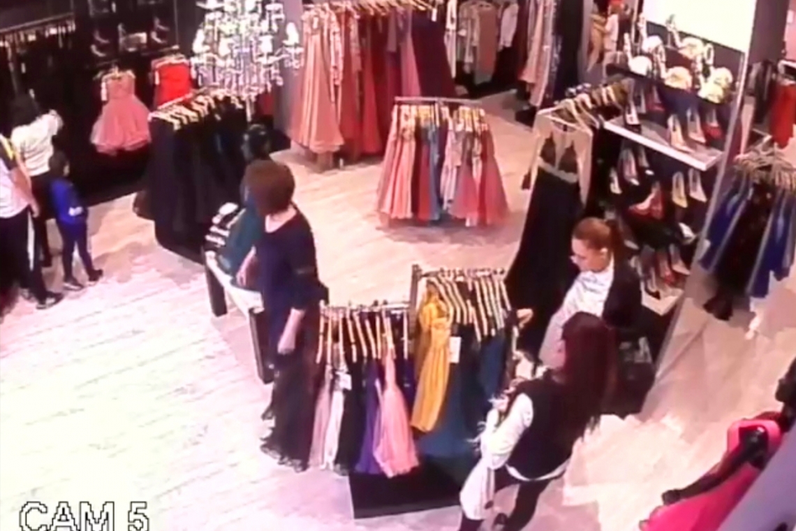 Două adolescente din Prahova, cercetate pentru furt dintr-un mall